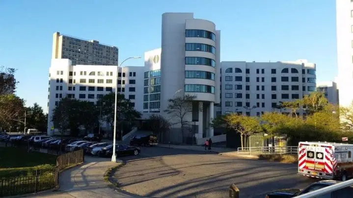 Photo of Segate Rehabilitation center, large white building with many windows and wings